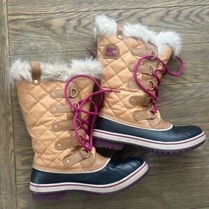 Sorel Quilted Winter Lace-Up Boots in Tan, Black & Pink